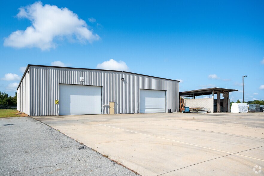 More Photos Of 500 Gateway Dr, Goldsboro Warehouse For Sale