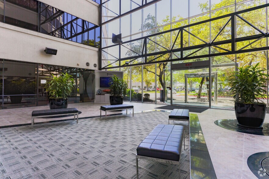 More Photos Of 6100 Hillcroft Ave, Houston Office For Lease
