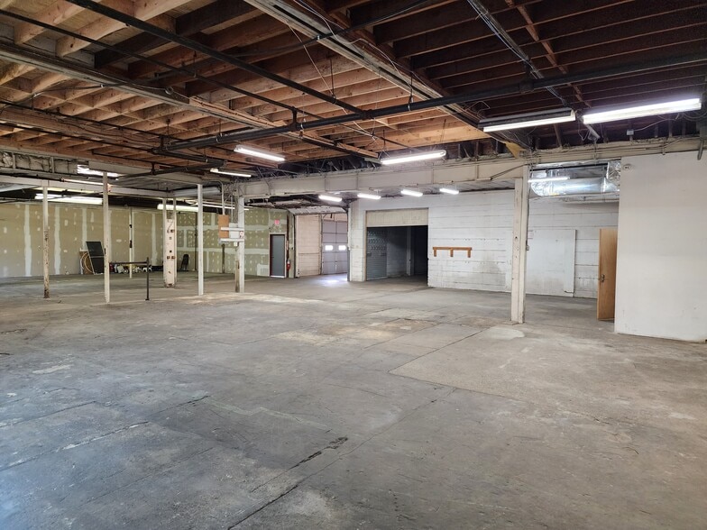 More Photos Of 3209 Atlantic Ave, Allenwood Showroom For Sale
