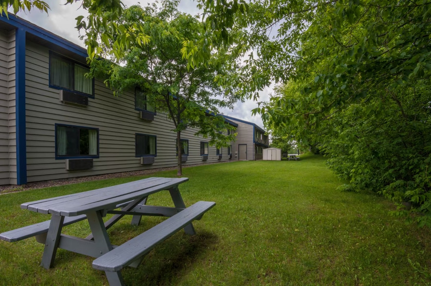 More Photos Of 700 Highway 51, Minocqua Hotel For Sale