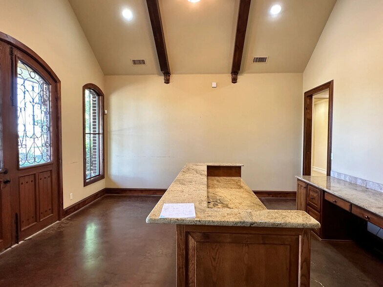 More Photos Of 441 Lone Star Dr, Abilene Office For Lease