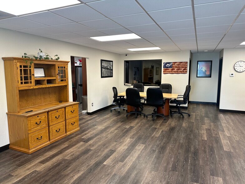 More Photos Of 5877 E Clinton Ave, Fresno Warehouse For Lease