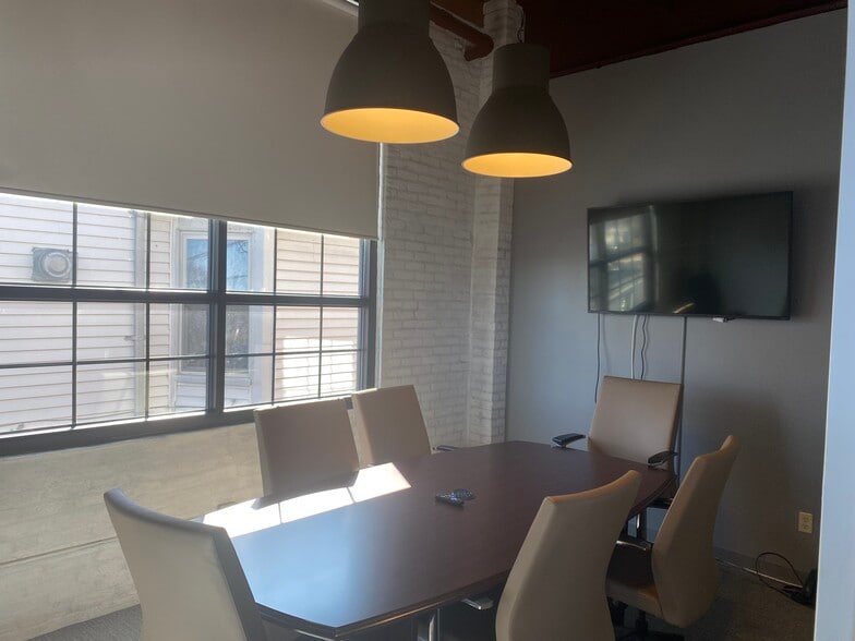More Photos Of 333 Main St, East Greenwich Freestanding For Lease