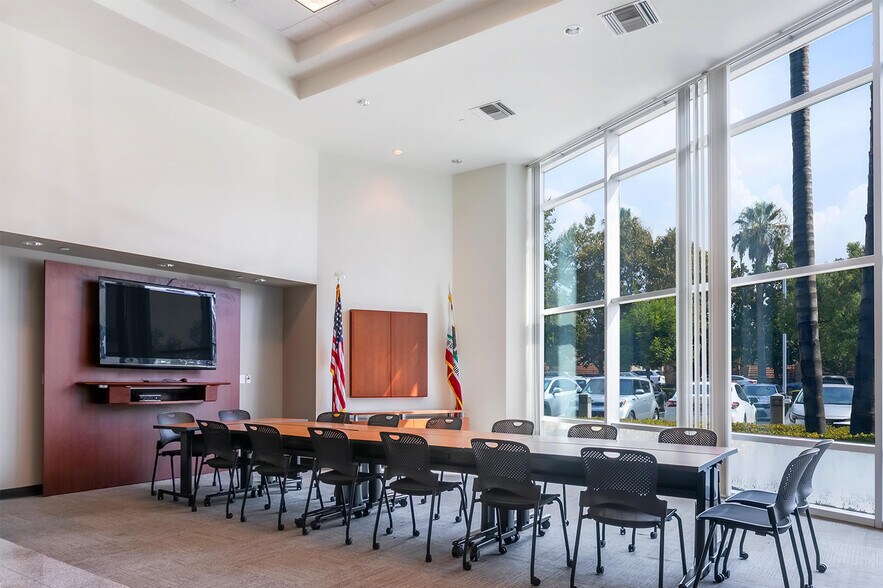 More Photos Of 1325 Spruce St, Riverside Office For Sale