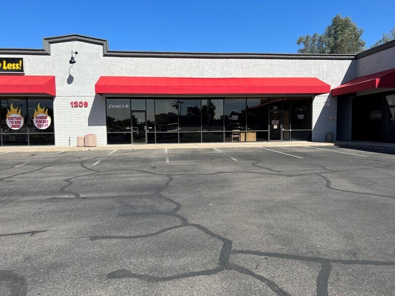 More Photos Of 1211 N Country Club Dr, Mesa General Retail For Lease