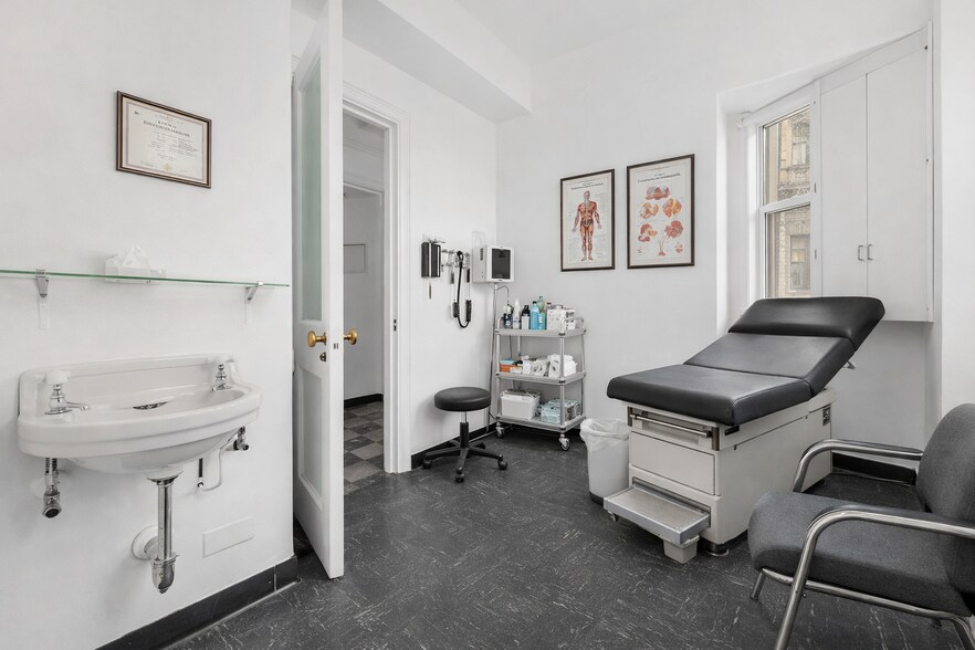 More Photos Of 115 E 61st St, New York Medical For Sale