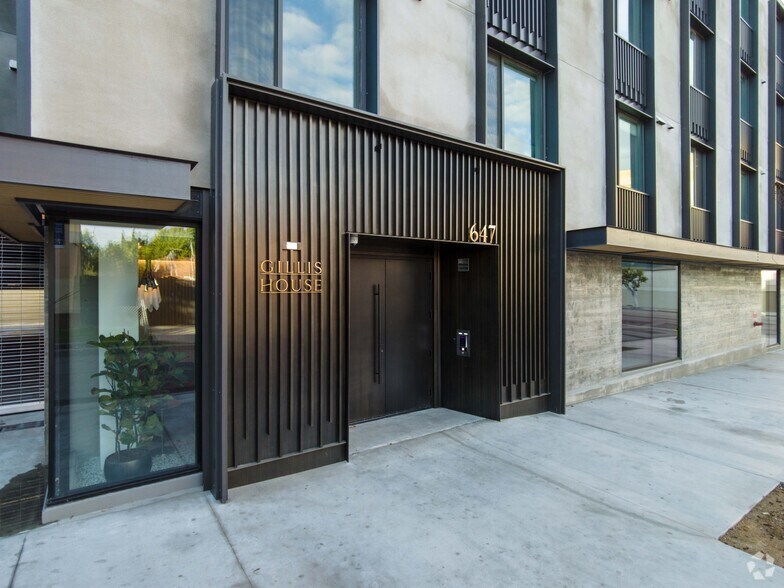 More Photos Of 5570 Melrose Ave, Los Angeles Apartments For Lease