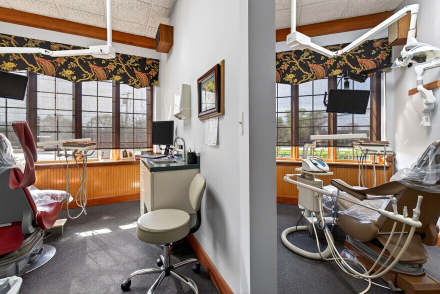 More Photos Of 1964 N Lakeman Dr, Bellbrook Medical For Sale