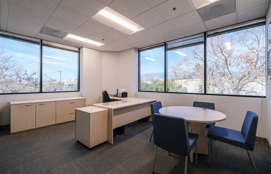 More Photos Of 5540 Ekwill St, Santa Barbara Flex For Sale