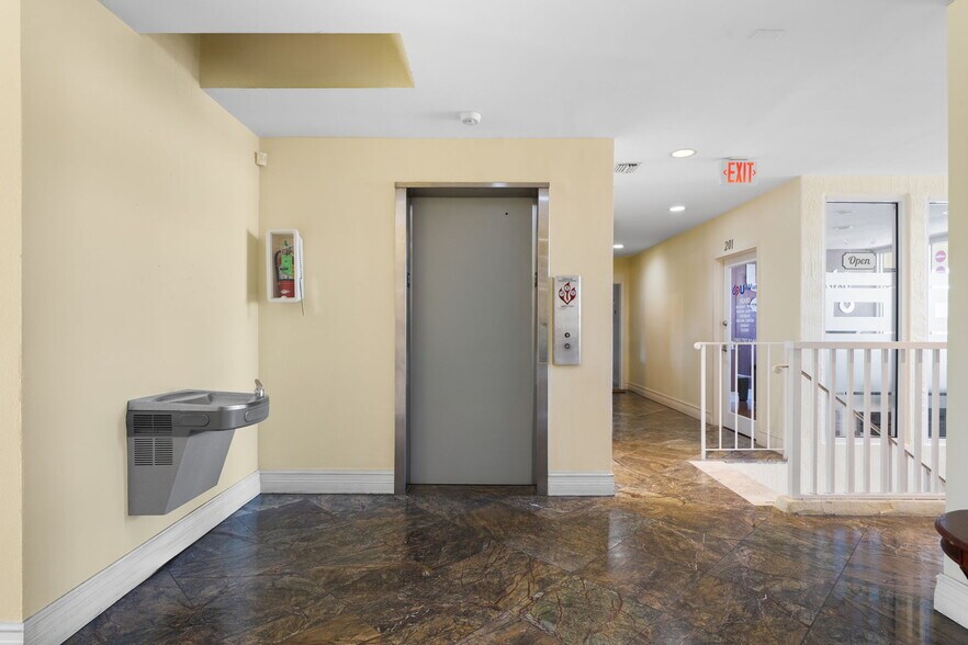 More Photos Of 430 S Dixie Hwy, Miami Office For Lease