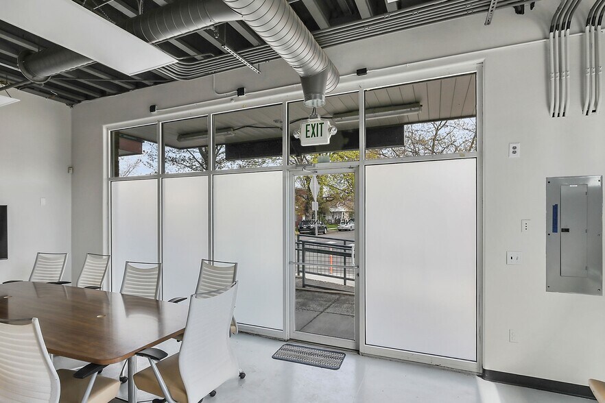 More Photos Of 317 W 6th St, Moscow Storefront Retail Office For Lease