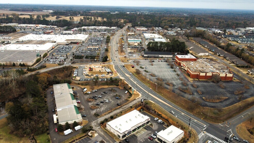 More Photos Of 2111 E University Dr, Auburn Movie Theatre For Lease