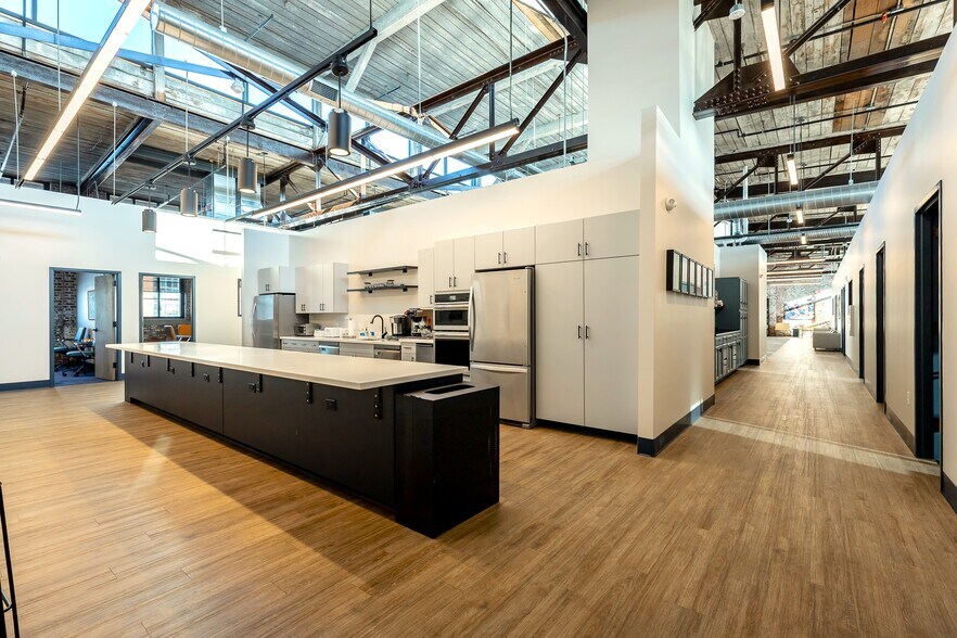 More Photos Of 1601 S Holtzclaw Ave, Chattanooga Office For Sale