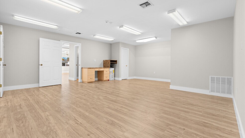 More Photos Of 648 S Commerce Ave, Sebring Freestanding For Sale