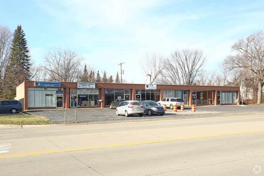 More Photos Of 2708-2736 S Newburgh Rd, Westland Freestanding For Lease