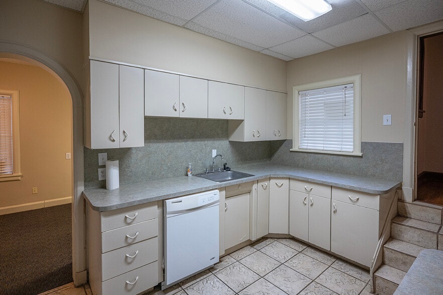 More Photos Of 2405 Broadway St, Lubbock Medical For Sale