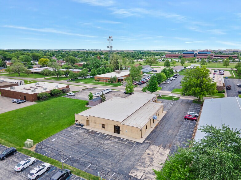 More Photos Of 2708 McGraw Dr, Bloomington Medical For Sale