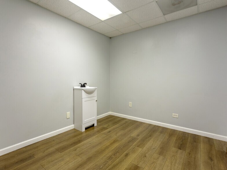 More Photos Of 5 Doctors Park, Asheville Medical For Lease