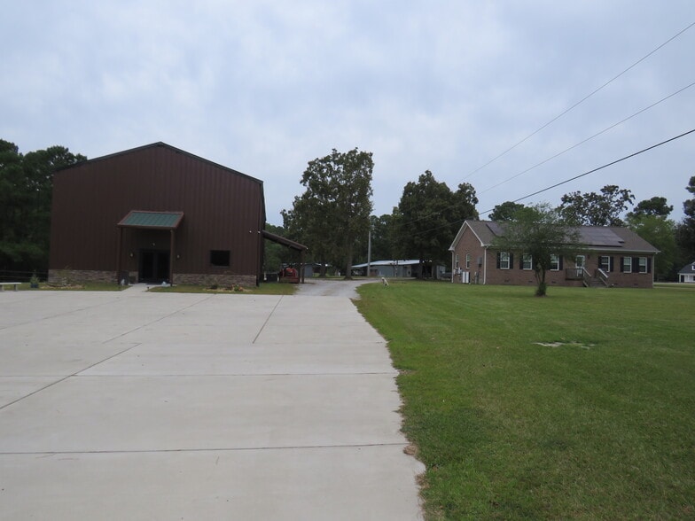 More Photos Of 4013 Thomas Rd, Little River Horse Stables For Sale