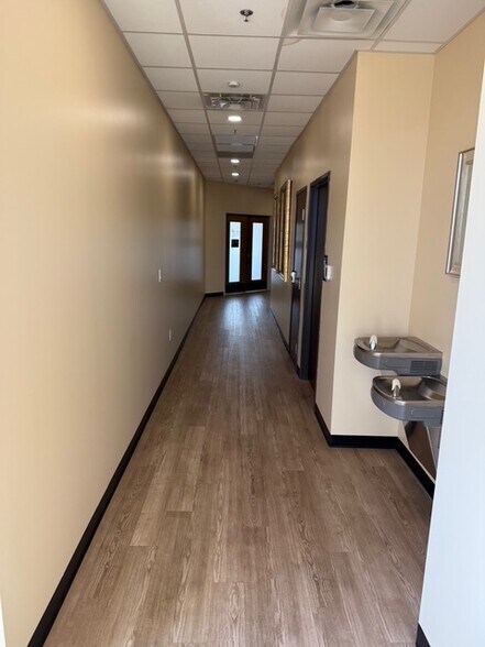 More Photos Of 200 E 8th St, Georgetown Storefront Retail Office For Lease