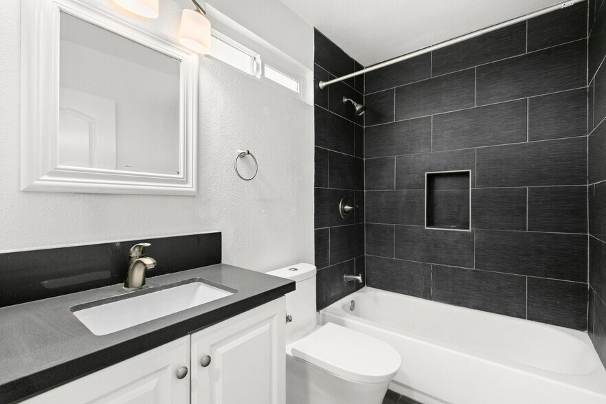 More Photos Of 629-631 E Elk Ave, Glendale Apartments For Sale