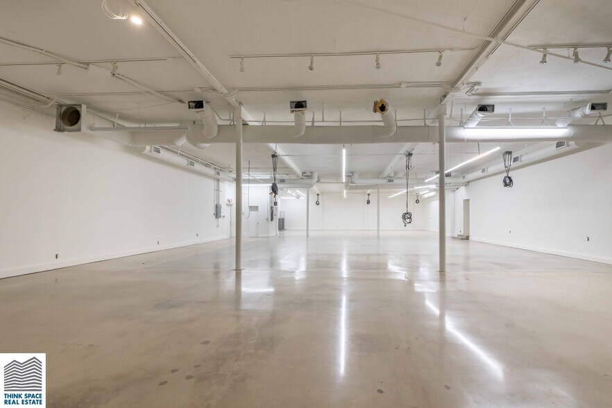More Photos Of 913-915 N Highland Ave, Los Angeles Loft Creative Space For Lease
