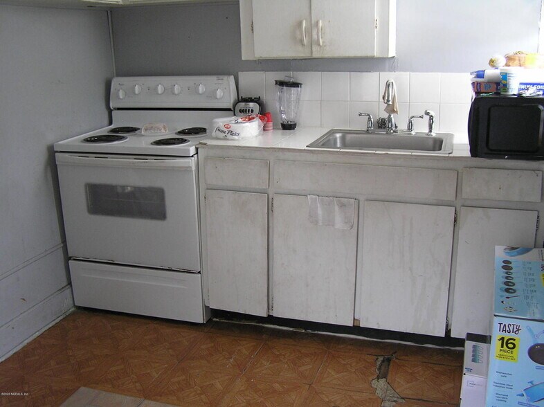 More Photos Of 757 Crestwood St, Jacksonville Apartments For Sale