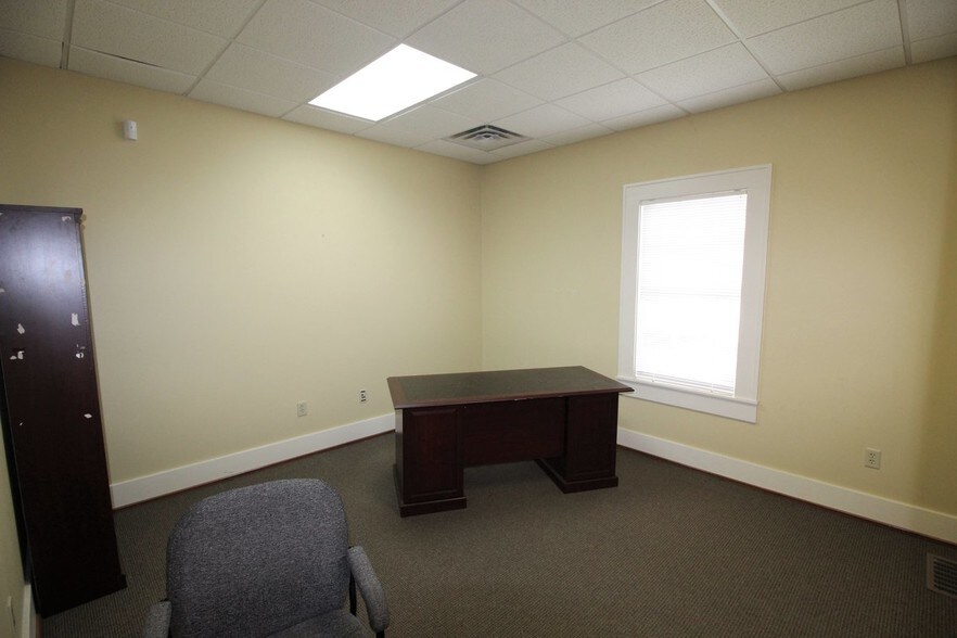 More Photos Of 950 3rd St, Natchitoches Office For Sale