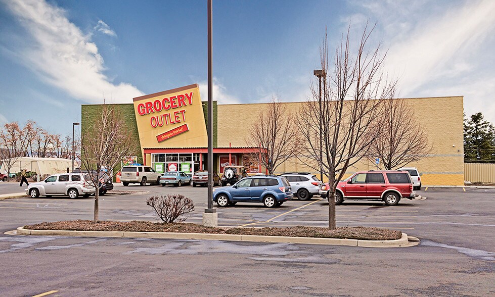 More Photos Of 11301 Island Ave, Island City Supermarket For Sale