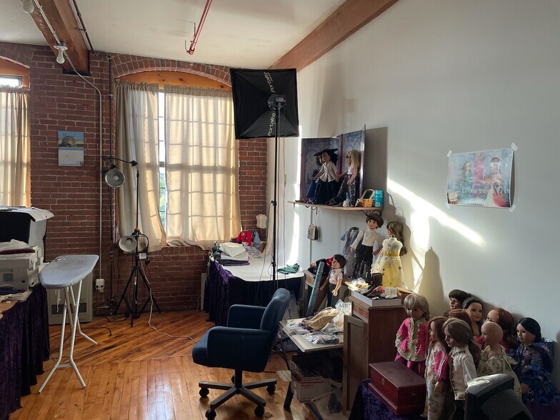More Photos Of 51-55 Lake St, Nashua Light Manufacturing For Sale