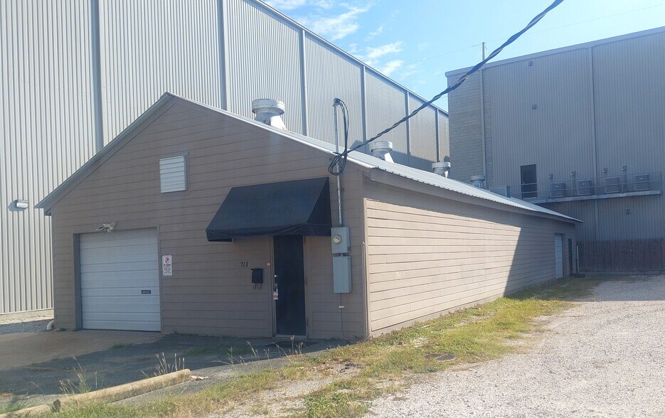 More Photos Of 701 Papworth Ave, Metairie Office For Sale