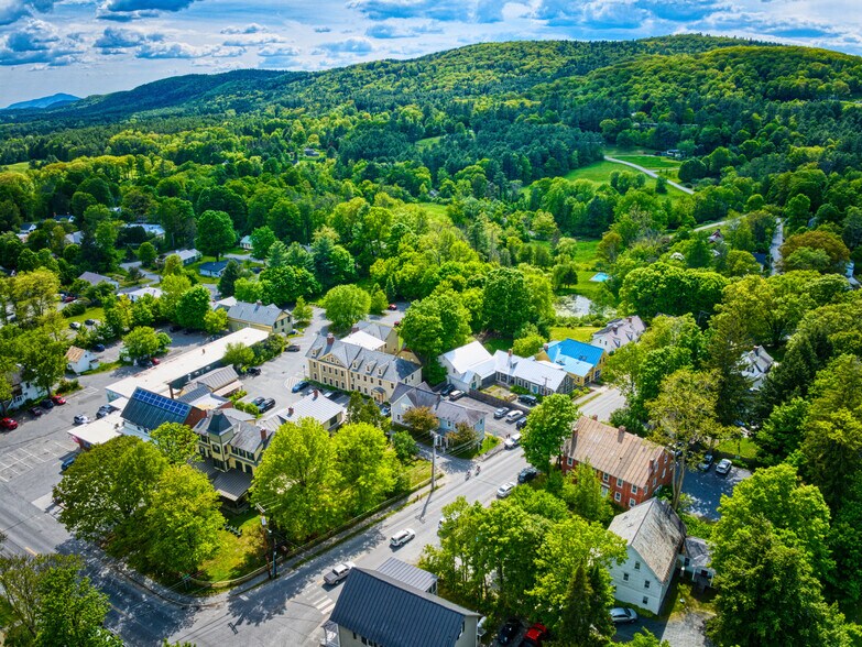 More Photos Of 11 Beaver Meadow Rd, Norwich Office For Sale