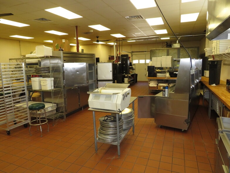 More Photos Of 403 S Main St, Wilmington Freestanding For Sale