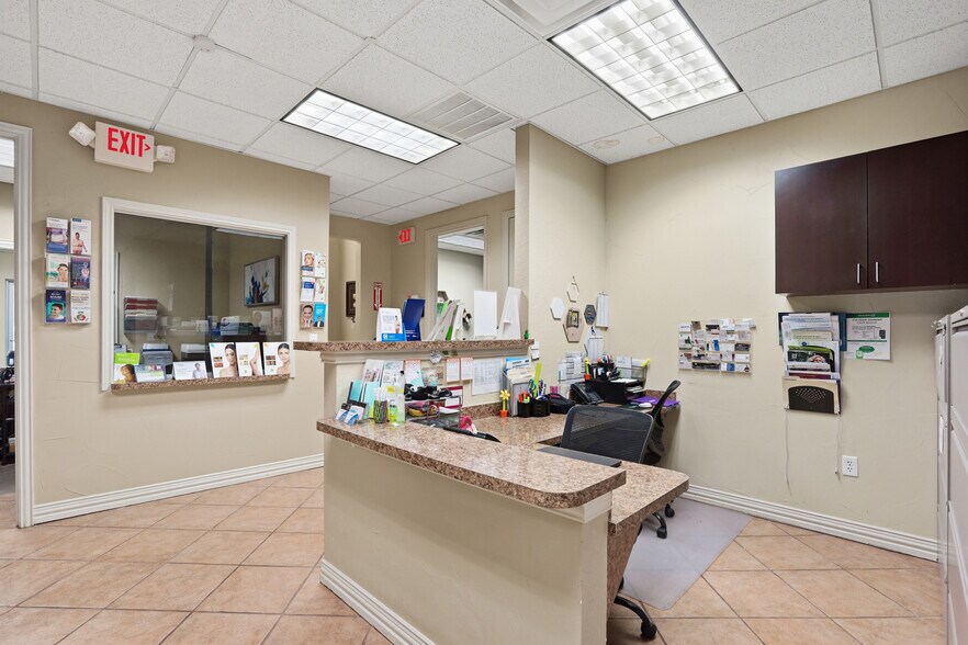 More Photos Of 8845 Davis Blvd, Keller Medical For Lease