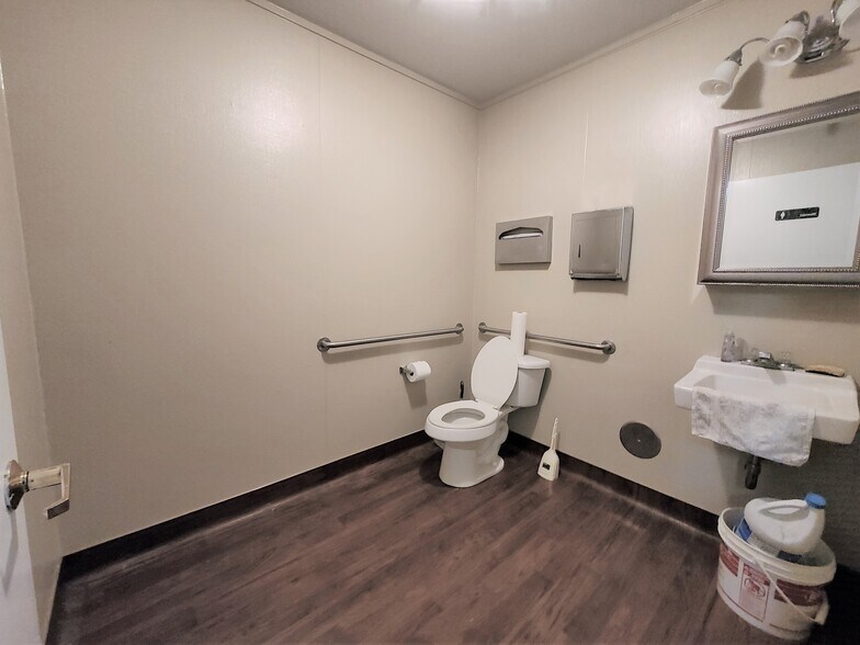 More Photos Of 430 N Canal St, South San Francisco Manufacturing For Sale