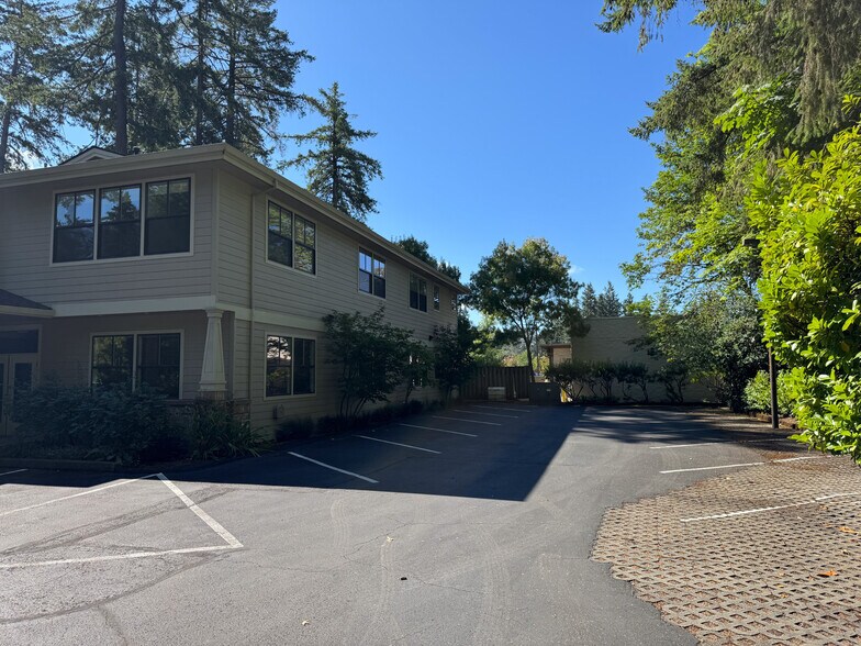 More Photos Of 16001 Quarry Rd, Lake Oswego Office For Sale