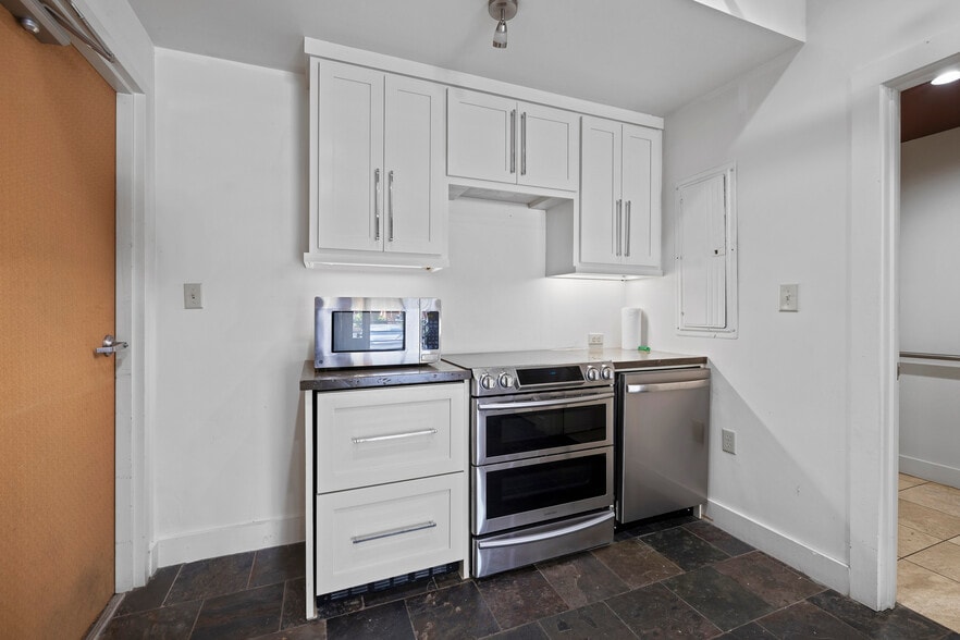 More Photos Of 226 W Washington St, Madison Freestanding For Sale