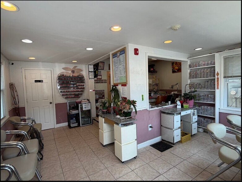 More Photos Of 135 Montgomery Ave, Bala Cynwyd Office For Sale