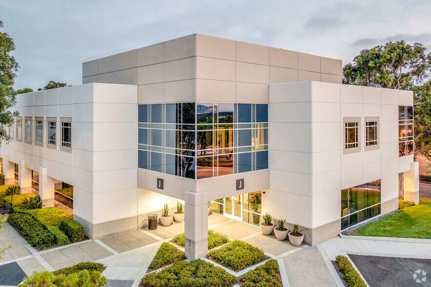 Primary Photo Of 1 Technology Dr, Irvine Light Manufacturing For Lease