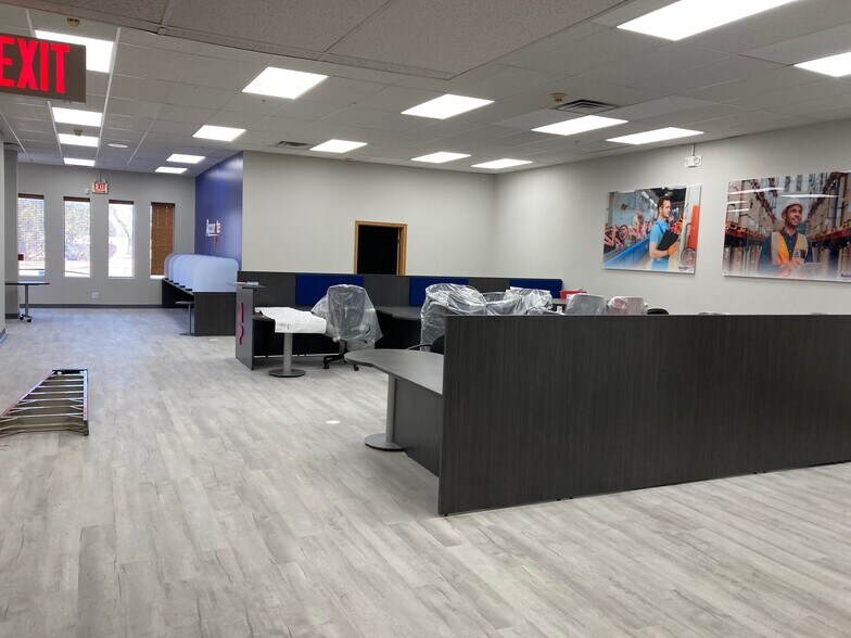 More Photos Of 7907 W Cermak Rd, North Riverside General Retail For Sale