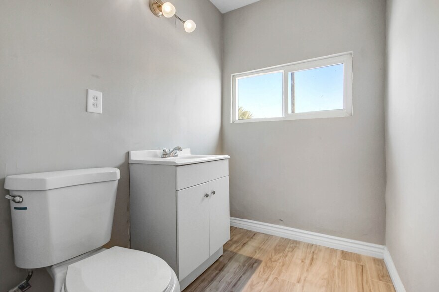 More Photos Of 8926 Arlington Ave, Riverside Office Residential For Lease