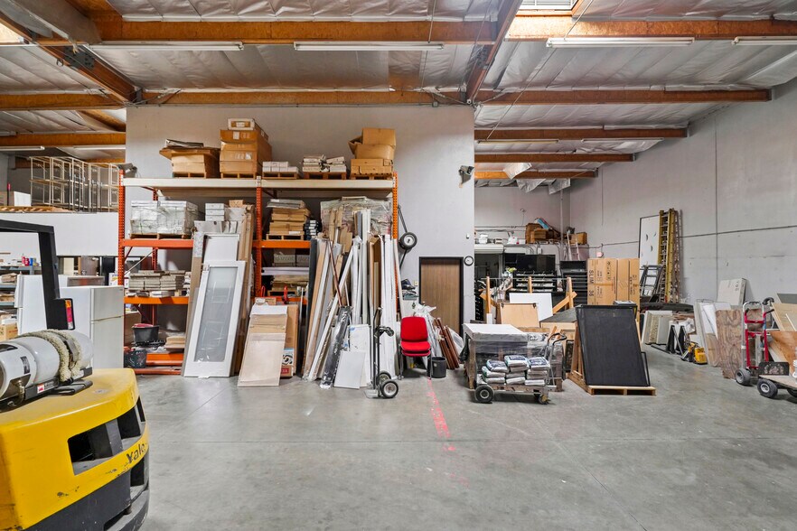 More Photos Of 1301 Foothill Blvd, Azusa Warehouse For Lease