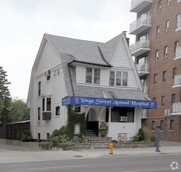 Primary Photo Of 2722 Yonge St, Toronto General Retail For Sale