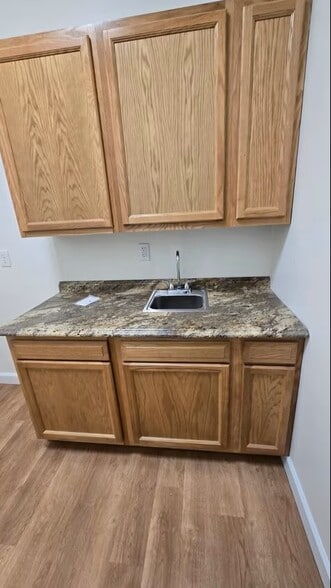 More Photos Of 14165 Robert Paris Ct, Chantilly Medical For Lease