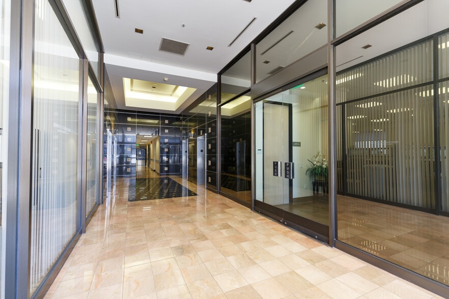 More Photos Of 16255 Ventura Blvd, Encino Office For Lease