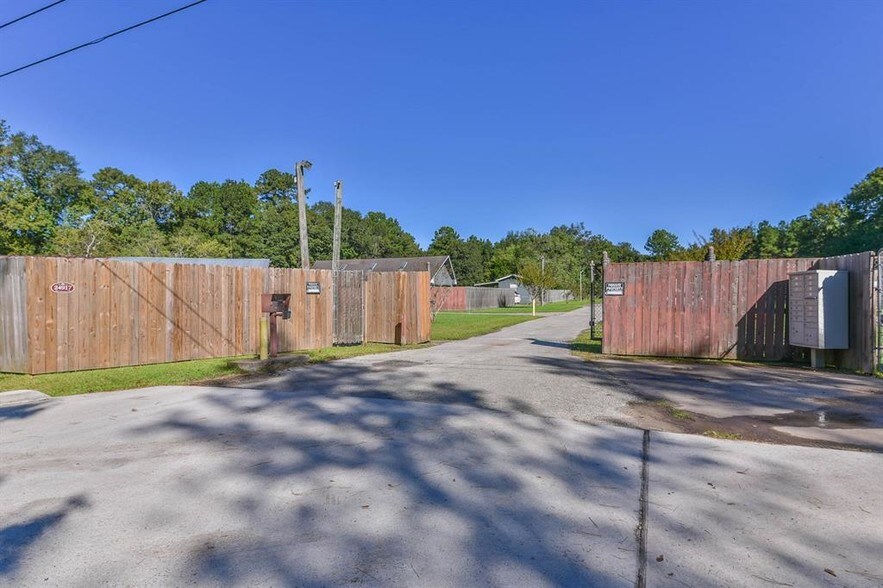 More Photos Of 24917 W Christine Dr, Splendora Manufactured Housing Mobile Home Park For Sale