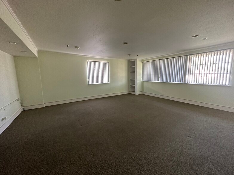 More Photos Of 1017 S Mountain Ave, Monrovia Manufacturing For Lease