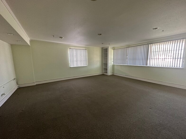 More Photos Of 1017 S Mountain Ave, Monrovia Manufacturing For Lease