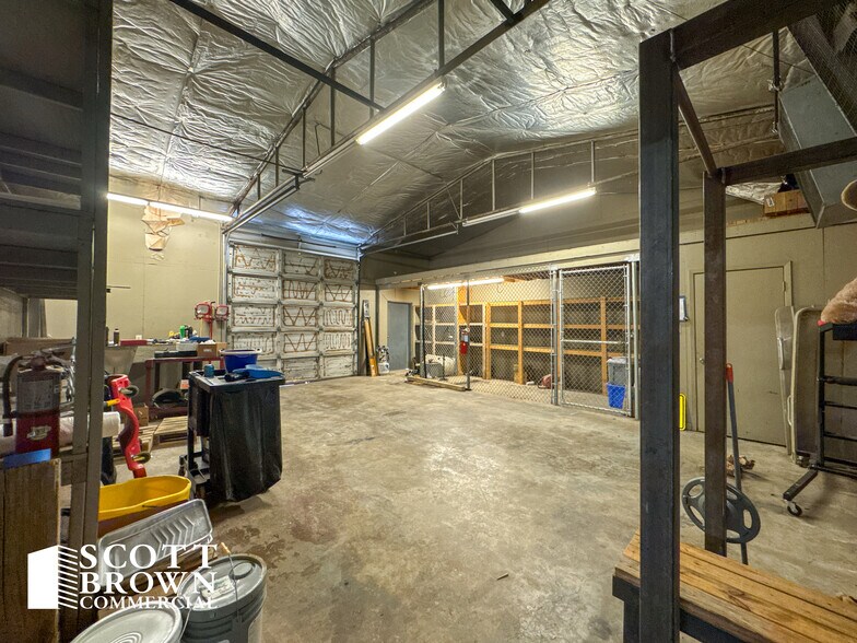 More Photos Of 3912 E McKinney St, Denton Warehouse For Lease