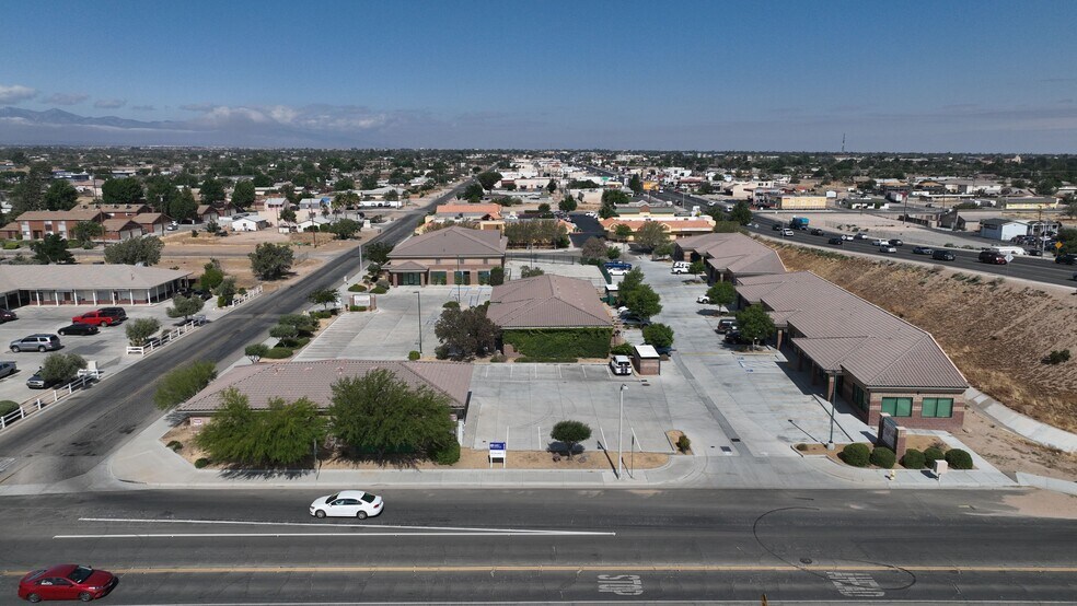 More Photos Of 16490 Walnut St, Hesperia Unknown For Lease